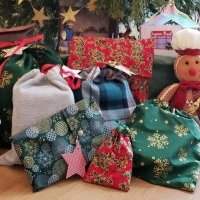 De fil en aiguille : coudre des petits sacs en tissu pour Noël 